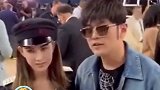 周杰伦昆凌参加儿子校外教学 两人身穿休闲装，看起来心情十分不错！周杰伦