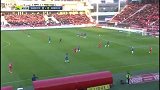 第42分钟第戎球员塔瓦雷斯射门