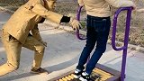 我的妈呀，什么东西扎我屁股了？
