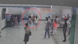 南京一女子地铁遭男子猥亵 将其一路拖拽交给警方