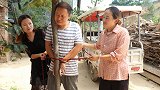 上门女婿买不起车，被妻子和丈母娘合伙绑树上，3年后报应来了