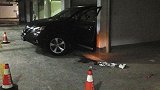 女司机倒车如开碰碰车，撞人如撞保龄球，网友：怪不得网友吐槽！