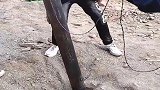 干冰采石场的爆破技术，虽然用的不是炸药，但半个山坡都被炸塌