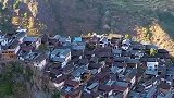 悬崖上居住的人家，一览众山小