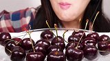 土豪小姐姐吃一桌子的车厘子，清爽多汁，好羡慕呀