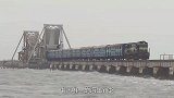我国唯一的“海上铁路”，看看火车怎么过海？不得不佩服工程师