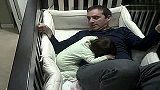 [搞笑]摊上这样的宝宝该咋办？爸爸很无助