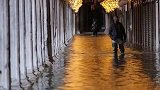淹至膝盖！威尼斯城突遇海水侵袭 未来数日或水深齐腰
