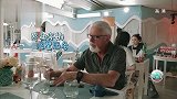 杨紫拿小费拿到手软超兴奋，黄晓明：看来客人比较满意！