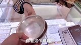 美女拿了两个银碗来银饰店置换，老板当场剪开带你看内部结构