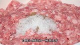 韭菜猪肉馅饺子家常做法，鲜嫩多汁不干吧，比买的还还好吃