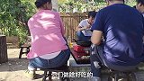 三哥和兄弟们又在做啥好吃呢？燕子闻香而来，有口福了