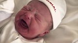 刚出生的小宝宝张大嘴巴大哭不止，洪亮的哭声把心都萌化了