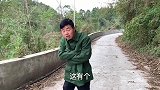 四川方言：二娃子不务正业去碰瓷，结果偷鸡不成蚀把米！
