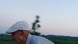 大爷慢点开，您的轮椅超速了
