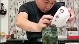 乌鸦哥 有人说，乌鸦喝水骗了几代人！你觉得呢？水满则溢 石满呢？