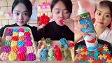 美女直播吃巧克力饼干，彩色花朵，看着就过瘾，是我向往的生活