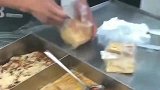奶奶亲手做的豆皮，为啥不横着切，强迫症都犯了。