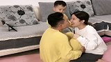 女儿是小棉袄，儿子应该是皮大衣，避风