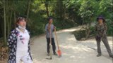 探访江油黑熊袭击村民现场 周边村民：近两晚山上都传来黑熊嚎叫