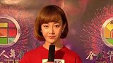 张檬晒素颜照，美颜后樱桃红唇配波浪卷发甜美可人女人味足