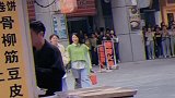 张若昀穿着校服在那乖乖听讲的时候真的跟学生一样