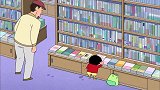 作家去书店了解情况，遇上奇葩小新，竟把自己画的书放在书店！