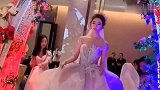 这就是你们几十万要娶的媳妇，在酒吧是这个样子