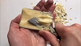 把家里黑色的香皂刮开，这声音好减压