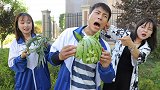 野外生存，学霸做出草帽考100分，学渣做出西瓜头盔却考0分