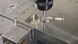 近距离观察数控电钻凿空金属过程