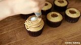 用焦糖饼干怎样做杯子蛋糕，来看看制作方法