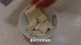 土鲫鱼炖豆腐这样做好喝又营养，鲫鱼细嫩，汤白似牛奶，上桌喝光