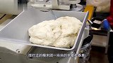 神奇的韩国糖饼制作：直接机器自动裹馅，一坨坨的啪叽摁扁巨诱人