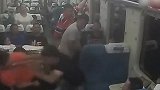 醉酒男子列车上骚扰女旅客 被换座后竟殴打他人