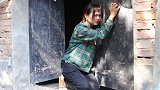 短剧：母亲为了20万彩礼把女儿嫁给瘸子，当母亲去世后女儿哭了
