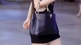 偶遇空间小姐姐、这身材太完美了