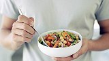 出过4本推广素食书的“网红达人”,开始吃肉了:身体状况崩溃!