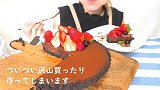 美女试吃浆果生巧克力挞、珍珠奶茶