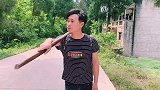 搞笑四川方言视频，男子成功戒掉了睡前玩手机的习惯