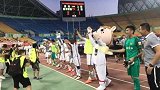 中超-17赛季-门将戴草帽吉祥物high翻天 贵州美女董事与球队共同庆祝创历史五连胜-新闻