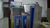 江苏南通：男子搞“创收”连偷4块标识牌 保安：前两天刚装