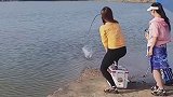 爆笑这虎娘们，鱼还没挂上就拉杆