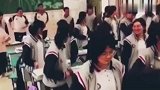 班级乱不乱，后排说了算，网友：人才聚集之地！