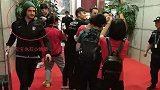 中超-卡纳瓦罗抵达广州人气爆棚 网红帕托戴着绿帽子出来竟惨遭无视-专题