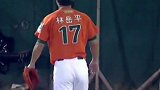真坑爹！界外球爸爸抢半天 儿子一秒扔回场内乐坏主持人