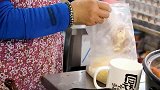 韩国夜市，芝士金枪鱼泡菜饭，小香肠和煎蛋很诱人