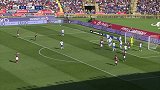 第76分钟博洛尼亚球员罗伯托·索里亚诺射门