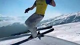 高难度致敬！瑞士滑雪运动员滑雪飞跃时做C罗标志庆祝siuuu