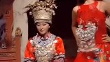 这蜡像做得太真实了，吓了小伙子一激灵这场面太搞笑了